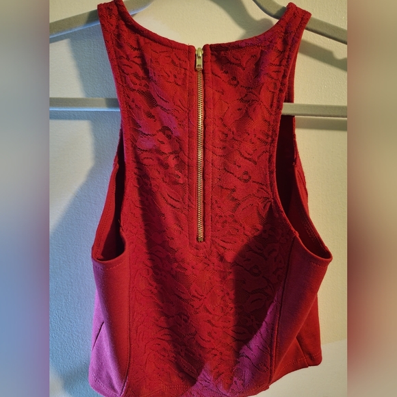 Guess red top - Picture 2 of 4